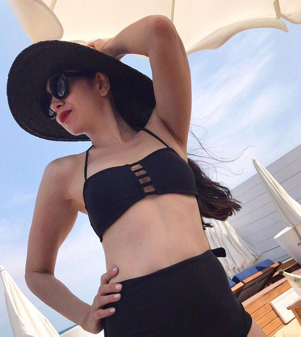 Karisma Kapoor looks smoking hot in this black two-piece swimwear and we can’t stop ogling 