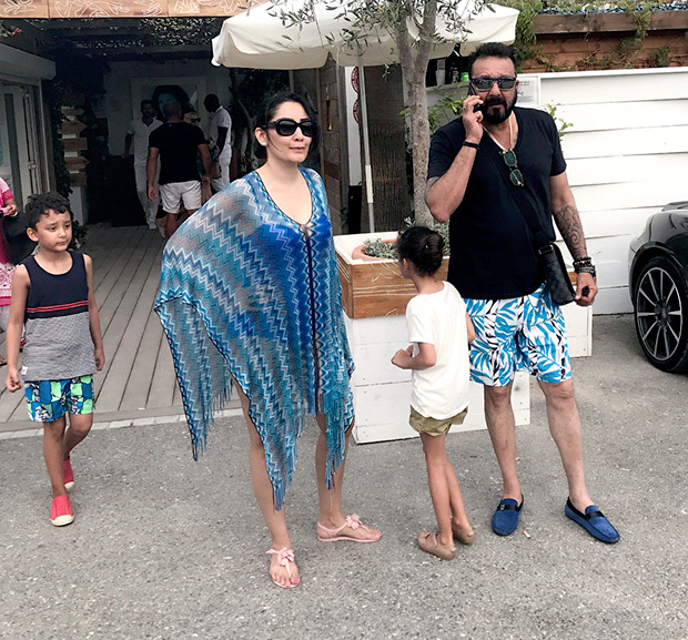 Maanyata Dutt poses in a swimsuit by the pool and it is sexy as hell (5)