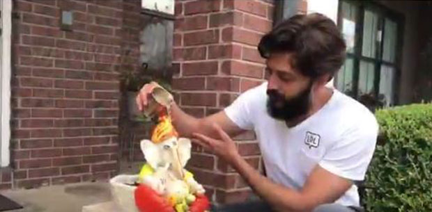 WOW! Riteish Deshmukh makes this eco-friendly Ganpati idol and Bollywood can’t stop gushing about it 
