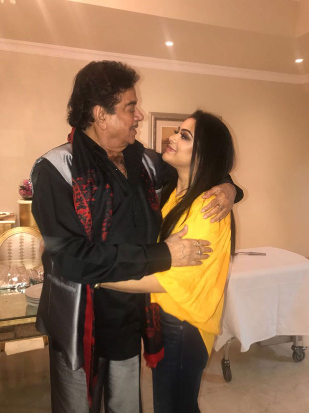  Shatrughan Sinha meets co-star Sunil Dutt’s granddaughter Trishala and can’t control his happiness 