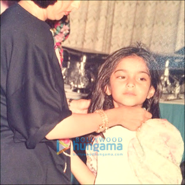 Veeres Kareena Kapoor, Rhea Kapoor and Sonam Kapoor’s UNSEEN childhood pictures will get you all mushy Veeres Kareena Kapoor, Rhea Kapoor and Sonam Kapoor’s UNSEEN childhood pictures will get you all mushy