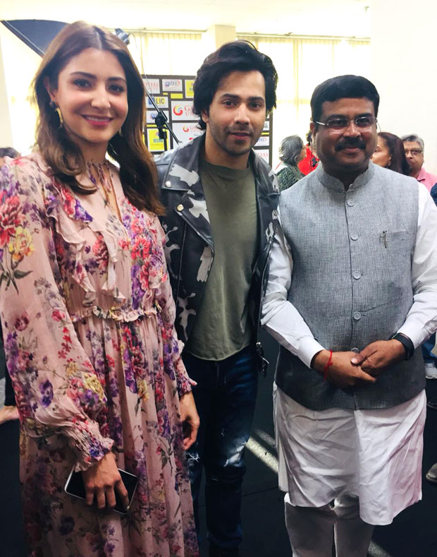 Varun Dhawan - Anushka Sharma signed as ambassadors of Skill India Campaign Varun Dhawan - Anushka Sharma signed as ambassadors of Skill India Campaign