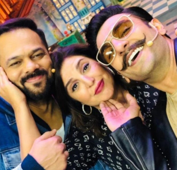 Sunil Grover gets naughty with Ranveer Singh over his marriage to Deepika Padukone and her ‘Ek Chutki Sindoor’ Sunil Grover gets naughty with Ranveer Singh over his marriage to Deepika Padukone and her ‘Ek Chutki Sindoor’