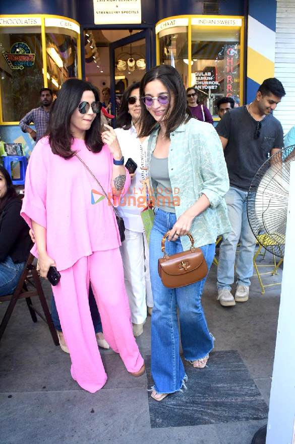 Photos: Alia Bhatt, Neetu Kapoor, Shaheen Bhatt, and Soni Razdan snapped outside a cafe in Bandra