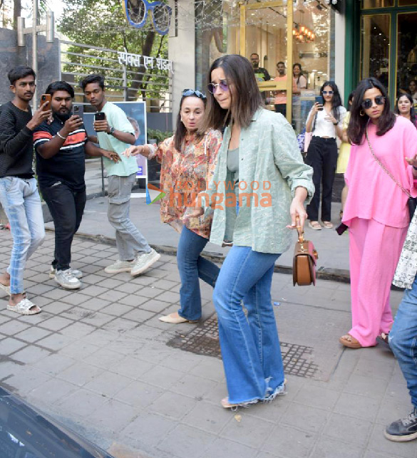 Photos: Alia Bhatt, Neetu Kapoor, Shaheen Bhatt, and Soni Razdan snapped outside a cafe in Bandra