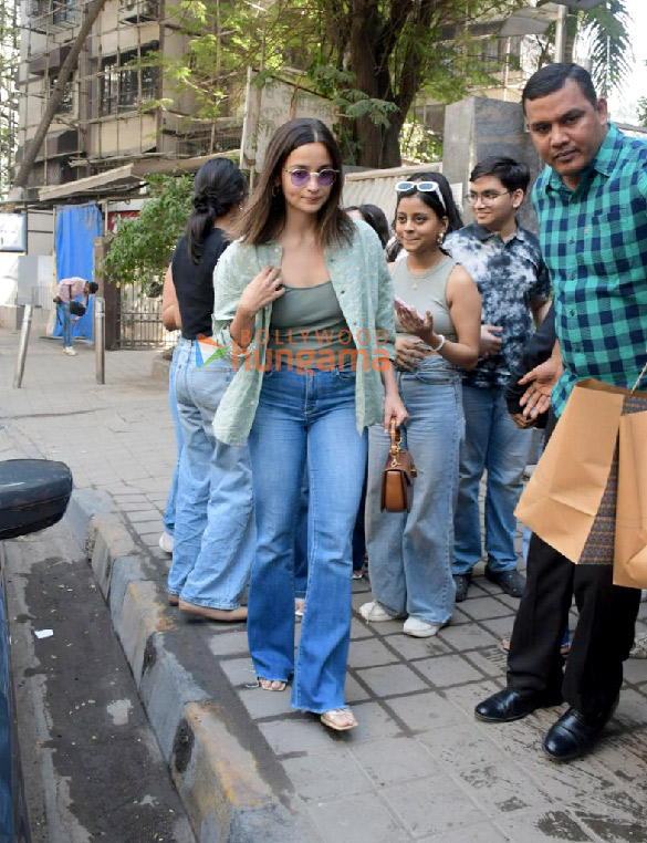Photos: Alia Bhatt, Neetu Kapoor, Shaheen Bhatt, and Soni Razdan snapped outside a cafe in Bandra