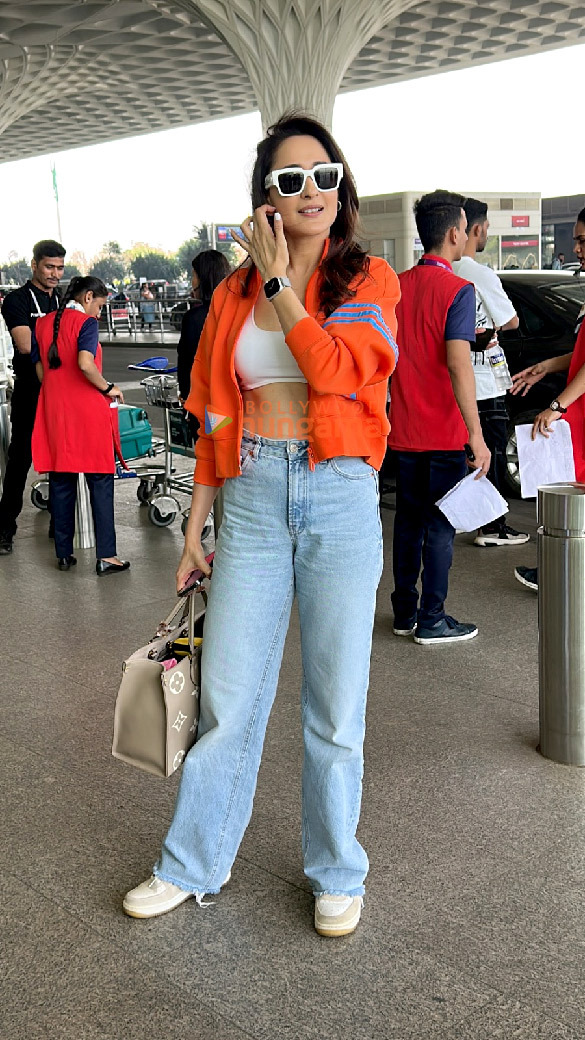 Photos: Alia Bhatt, Pragya Jaiswal, Sonali Bendre and others snapped at the airport