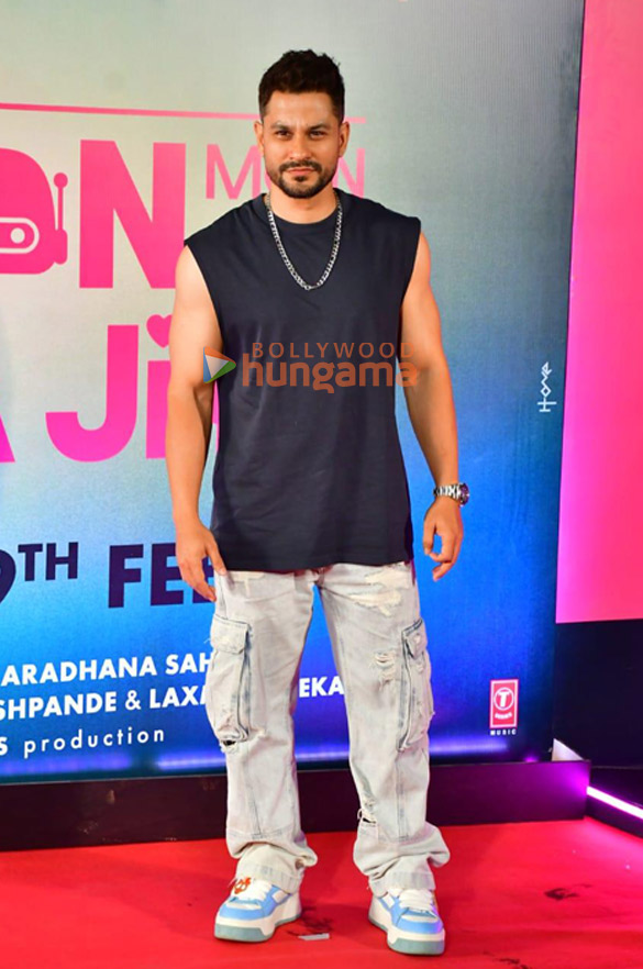 Photos: Janhvi Kapoor, Shahid Kapoor, Kriti Sanon and others grace the premiere of Teri Baaton Mein Aisa Uljha Jiya
