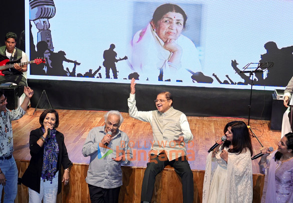 Photos: Javed Akhtar, Udit Narayan, Shaan & others pay tribute to Lata Mangeshkar at ISAMRA Sangeetmay Baithak