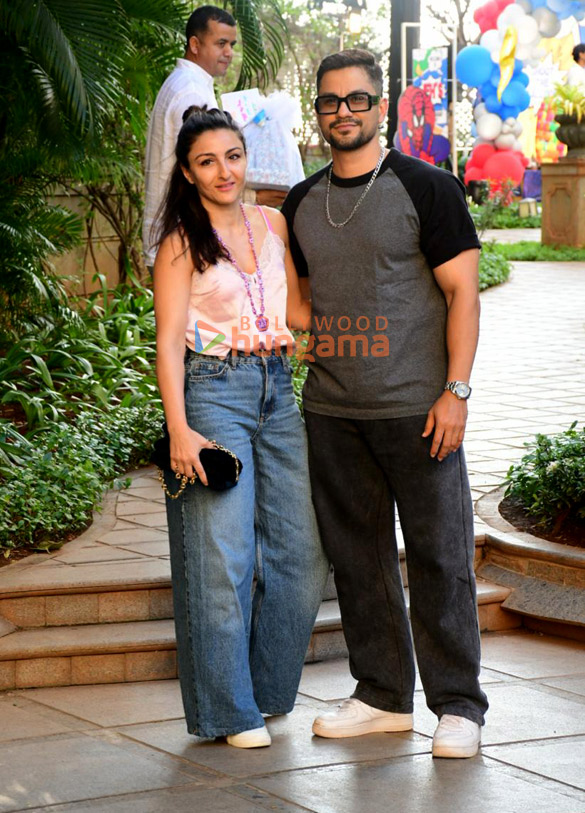 Photos: Kareena Kapoor Khan, Saif Ali Khan, Ranbir Kapoor, Randhir Kapoor, Taimur Ali Khan & others snapped at Jeh's birthday party