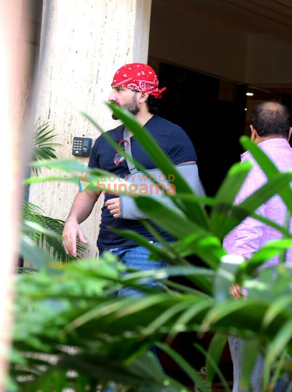 Photos: Kareena Kapoor Khan, Saif Ali Khan and Sara Ali Khan snapped in Bandra