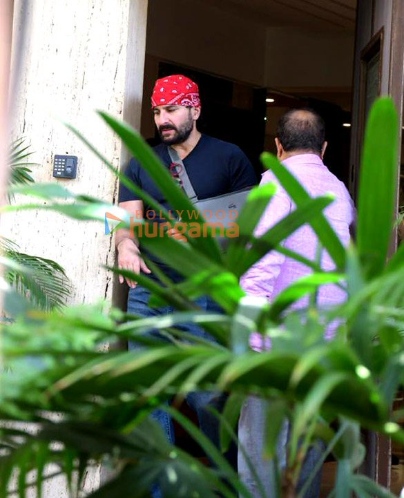 Photos: Kareena Kapoor Khan, Saif Ali Khan and Sara Ali Khan snapped in Bandra