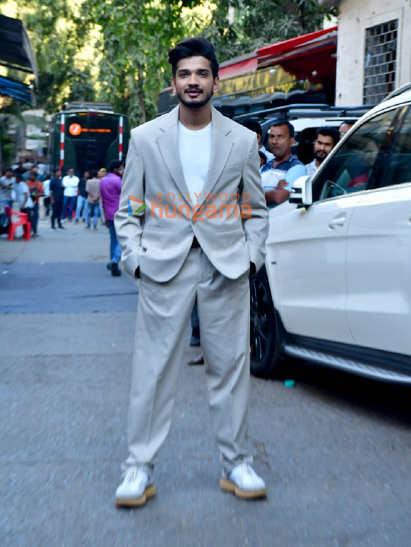 Photos: Madhuri Dixit, Suniel Shetty and Abhishek Kumar snapped on the sets of Dance Deewane