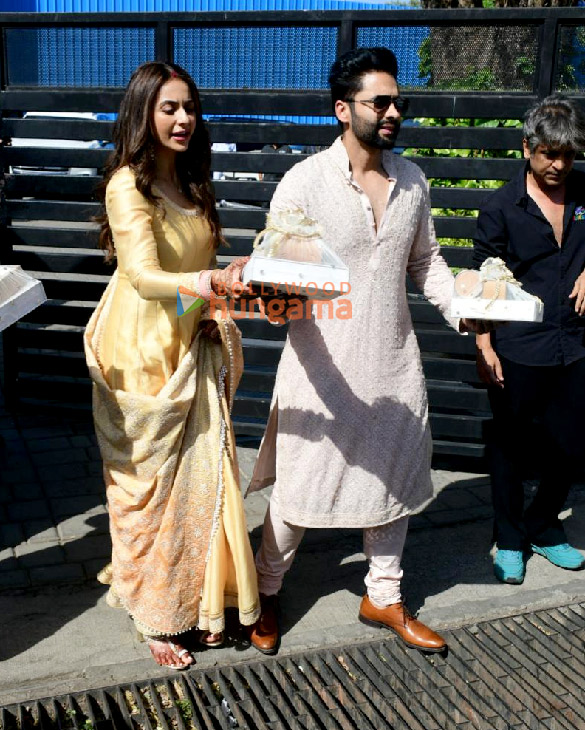 Photos: Newlyweds Rakul Preet Singh and Jackky Bhagnani arrived at a private airport in Mumbai