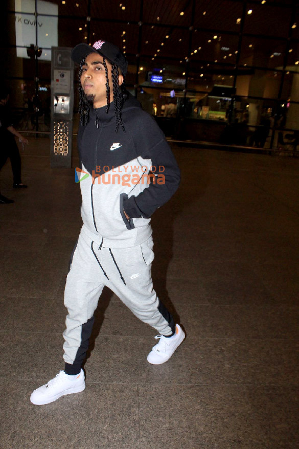Photos: Rakul Preet Singh, Jackky Bhagnani and others snapped at the airport