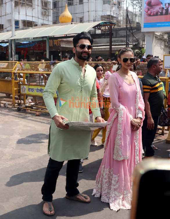 Photos: Rakul Preet Singh and Jackky Bhagnani seeks blessings at Siddhivinayak Temple