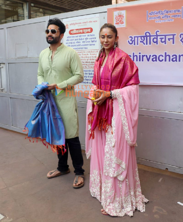 Photos: Rakul Preet Singh and Jackky Bhagnani seeks blessings at Siddhivinayak Temple