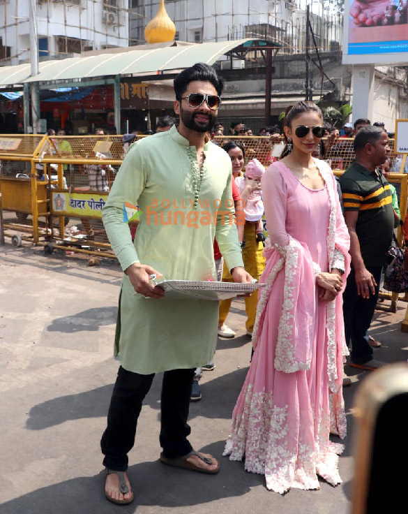 Photos: Rakul Preet Singh and Jackky Bhagnani seeks blessings at Siddhivinayak Temple