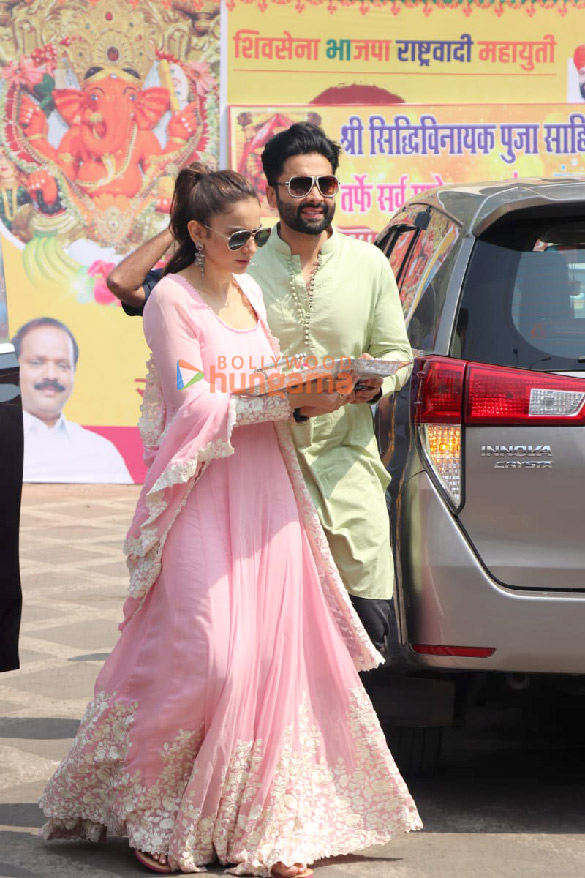 Photos: Rakul Preet Singh and Jackky Bhagnani seeks blessings at Siddhivinayak Temple