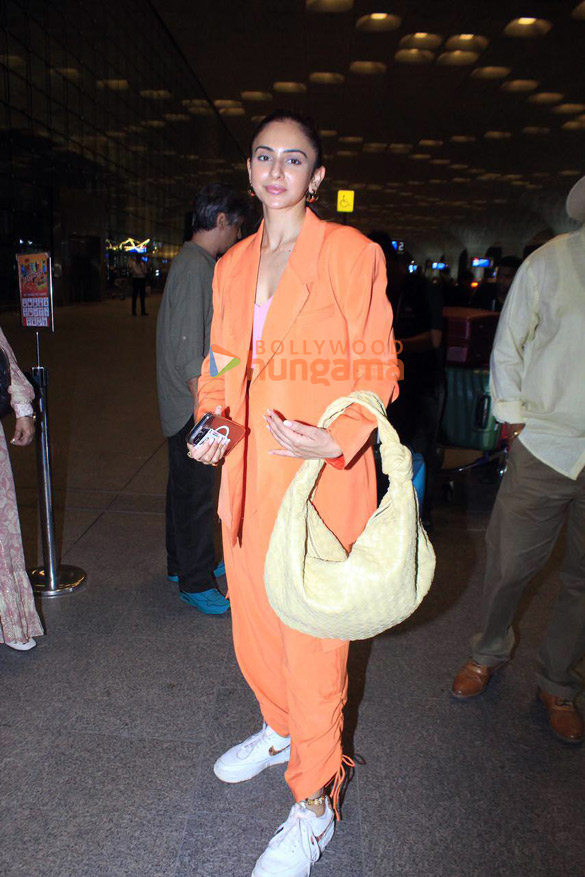 Photos: Rakul Preet Singh, Jackky Bhagnani and others snapped at the airport
