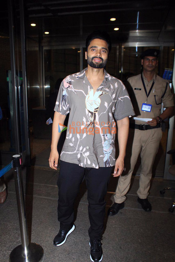 Photos: Rakul Preet Singh, Jackky Bhagnani and others snapped at the airport