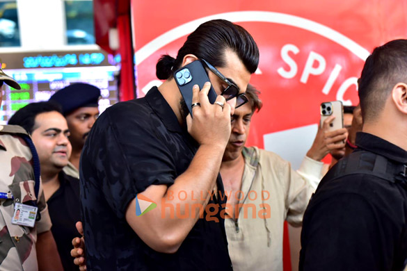 Photos: Shilpa Shetty Shetty, Raj Kundra and others snapped at Goa airport