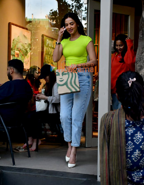 Photos: Sonal Chauhan snapped in Juhu