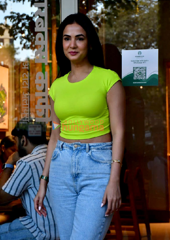 Photos: Sonal Chauhan snapped in Juhu