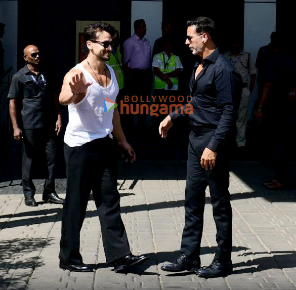 Photos: Tiger Shroff and Akshay Kumar snapped at Kalina airport
