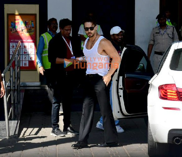 Photos: Tiger Shroff and Akshay Kumar snapped at Kalina airport