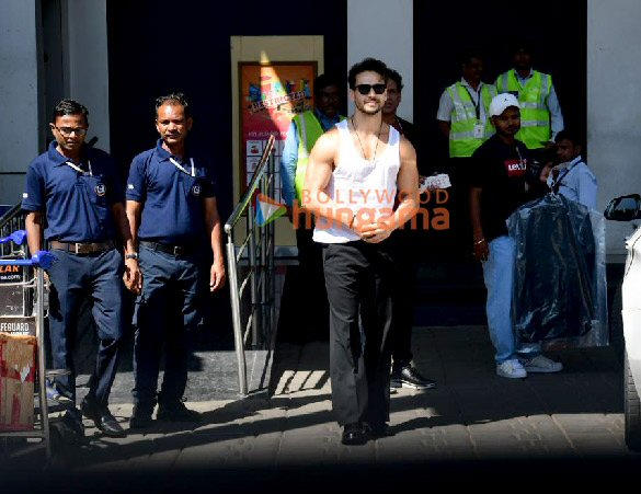 Photos: Tiger Shroff and Akshay Kumar snapped at Kalina airport