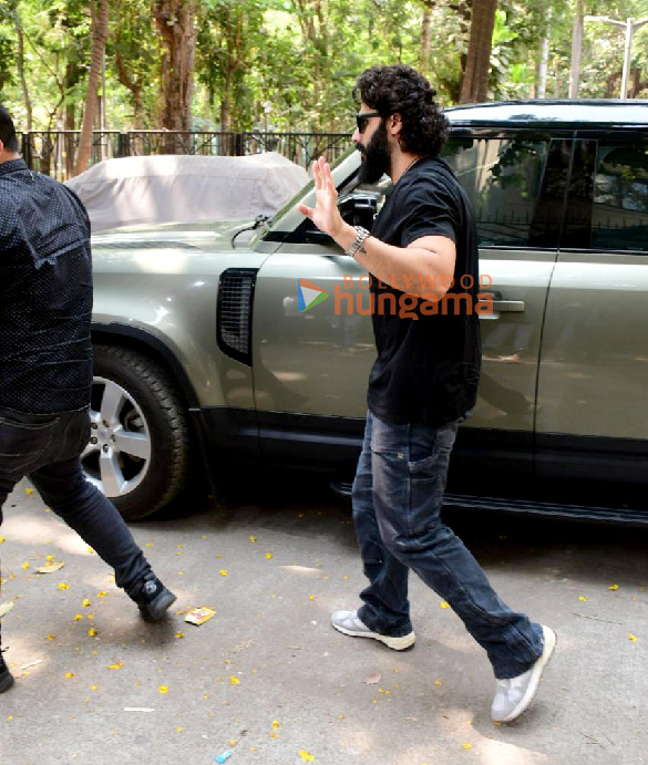 Photos: Arjun Kapoor and Amrita Arora snapped at Malaika Arora’s mother’s house in Bandra