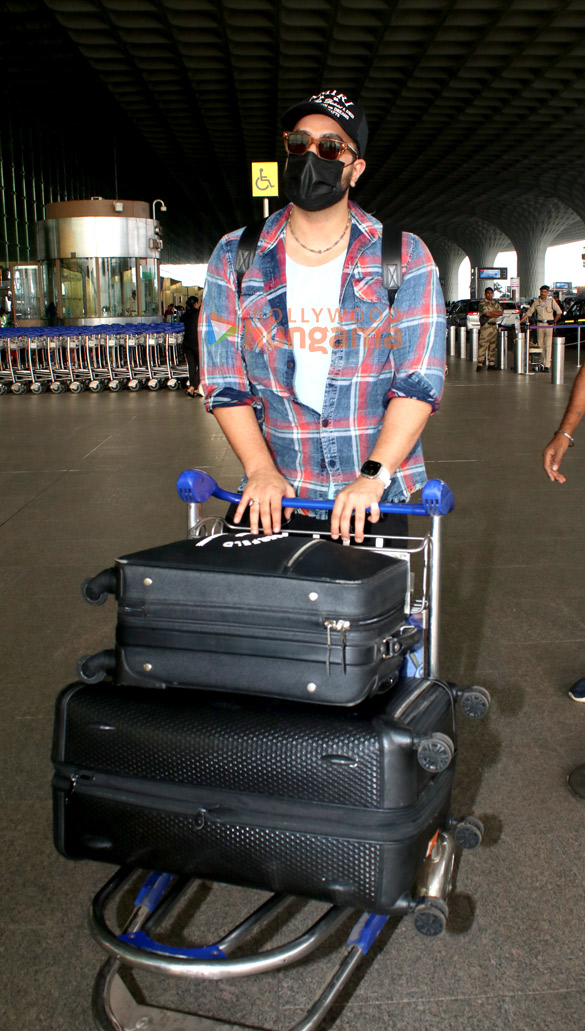 Photos: Preity Zinta, Prithviraj Sukumaran, Neha Bhasin and Aly Goni snapped at the airport