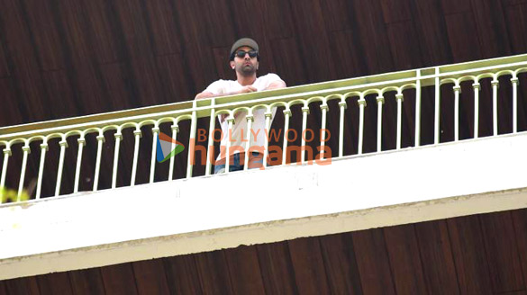 Photos: Ranbir Kapoor, Alia Bhatt and Neetu Singh snapped at their residence in Pali Hill