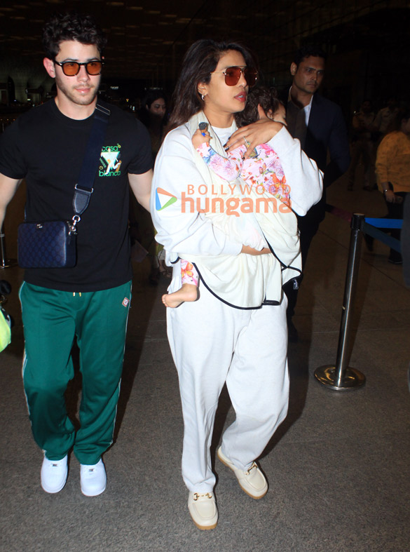 Photos: Saif Ali Khan, Kareena Kapoor Khan, Priyanka Chopra Jonas and Nick Jonas snapped at the airport