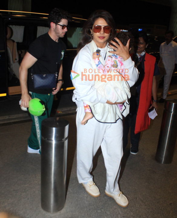 Photos: Saif Ali Khan, Kareena Kapoor Khan, Priyanka Chopra Jonas and Nick Jonas snapped at the airport
