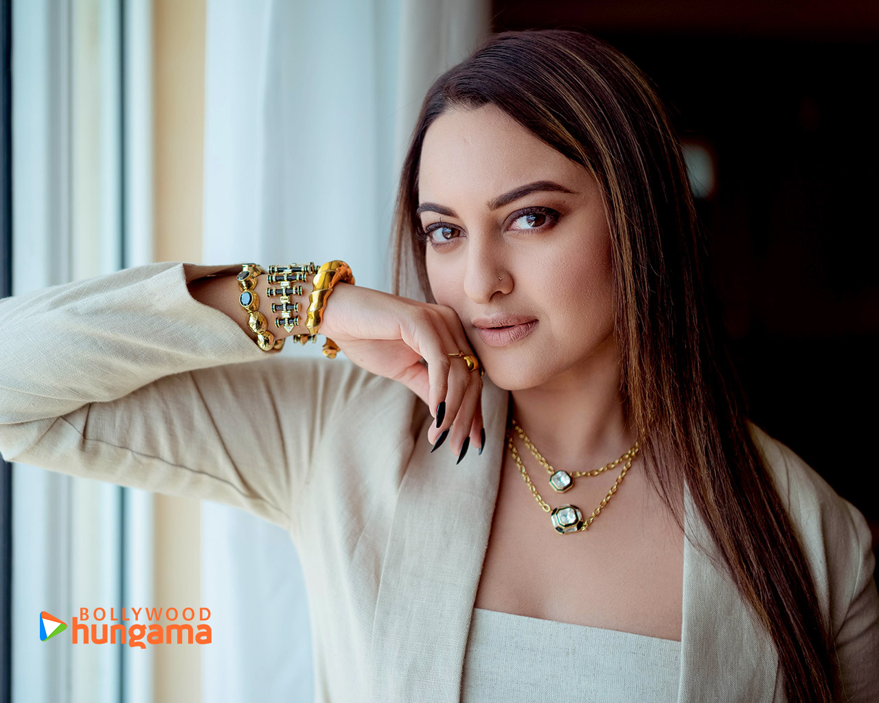 Sonakshi Sinha Wallpapers | sonakshi-sinha-4-110 - Bollywood Hungama