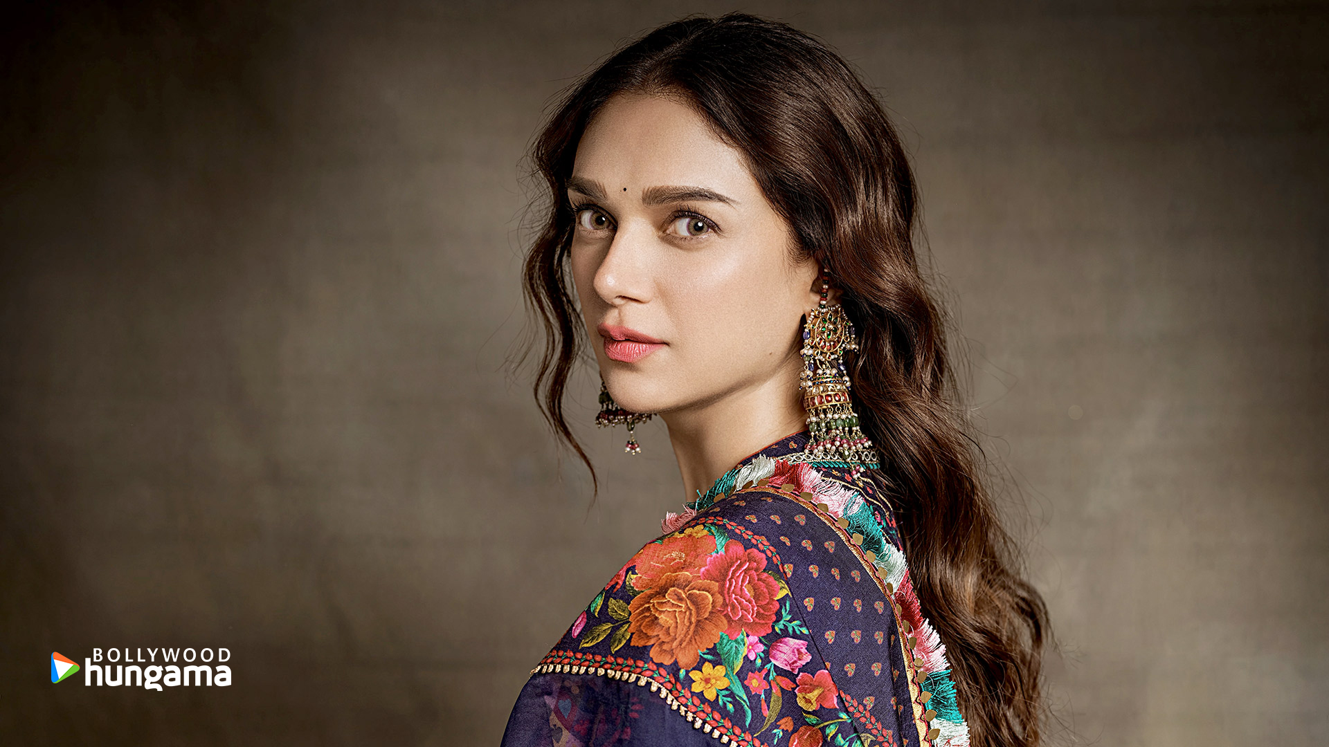 Aditi Rao Hydari Wallpapers | aditi-rao-hydari-3-52 - Bollywood Hungama