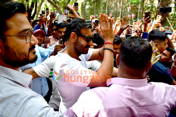 Photos: Ajay Devgn snapped celebrating his birthday with his fans outside his residence