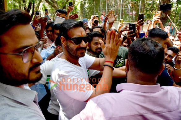 Photos: Ajay Devgn snapped celebrating his birthday with his fans outside his residence