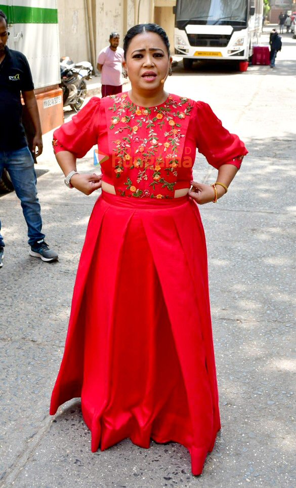 Photos: Madhuri Dixit, Suniel Shetty and others snapped on the sets of Dance Deewane 4