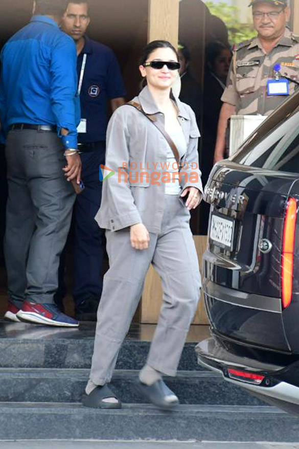 Photos: Alia Bhatt spotted at Kalina airport