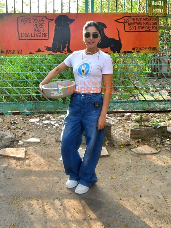 Photos: Bhumi Pednekar snapped installing water bowls in and around Versova