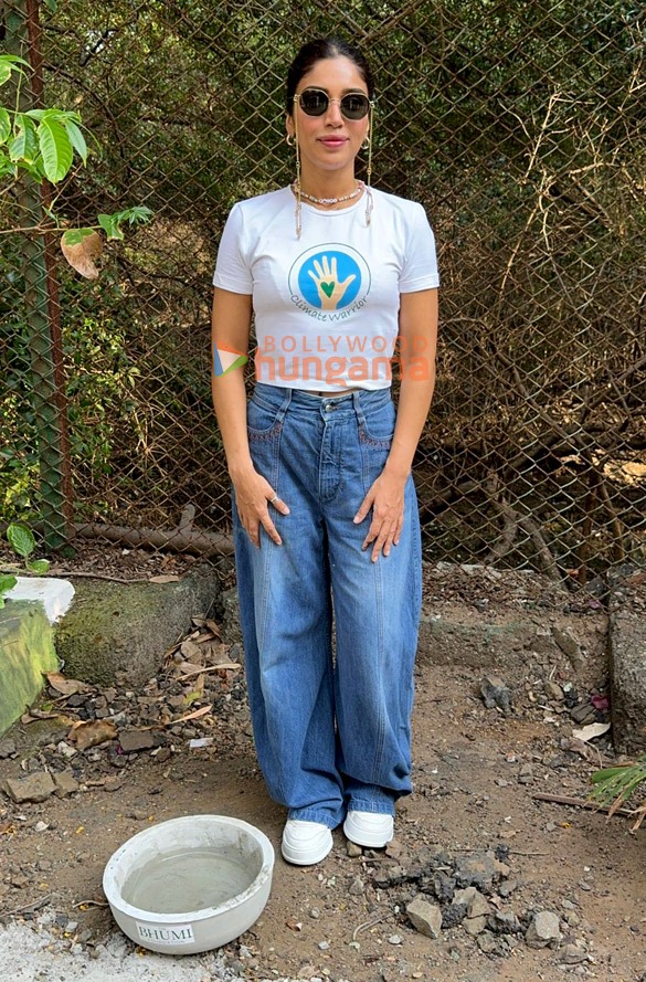 Photos: Bhumi Pednekar snapped installing water bowls in and around Versova