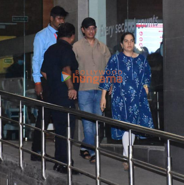 Photos: Chunky Panday, Javed Akthar and others snapped outside Hinduja Hospital in Khar