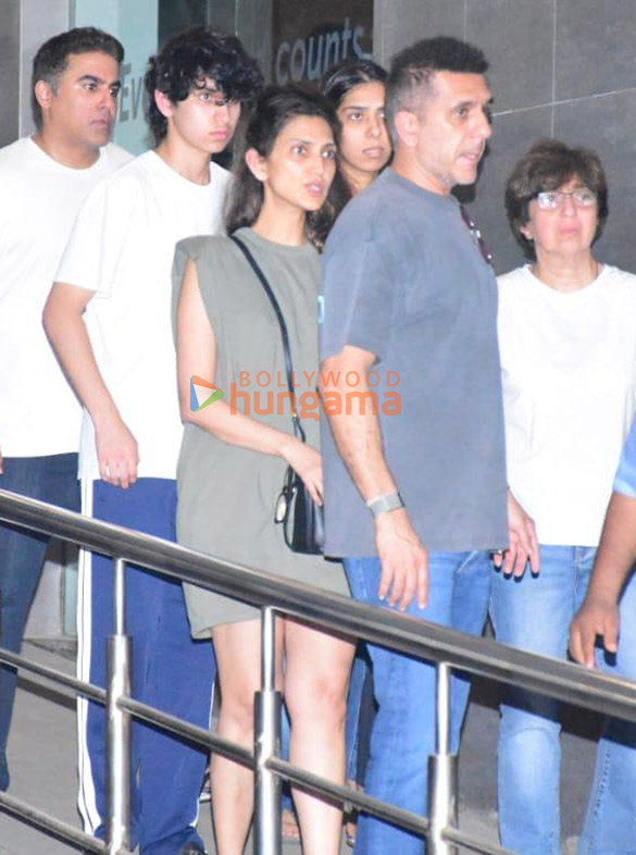 Photos: Chunky Panday, Javed Akthar and others snapped outside Hinduja Hospital in Khar