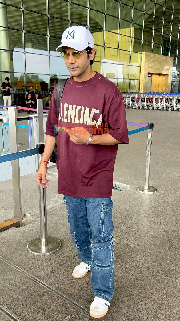 Photos: Akshay Kumar, Janhvi Kapoor and Rajkummar Rao snapped at the airport
