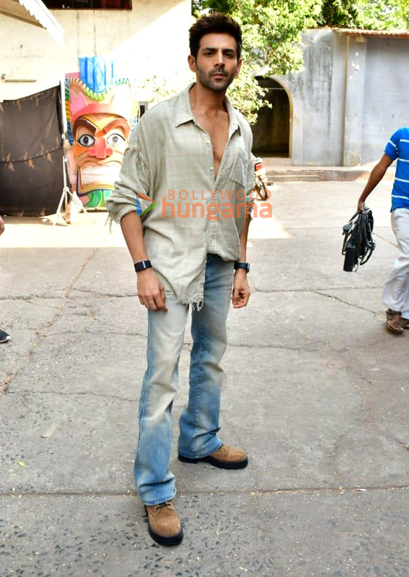 Photos: Kartik Aaryan promote Chandu Champion on the sets of Dance Deewane 4