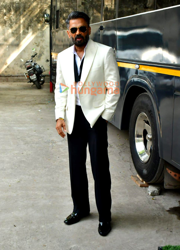 Photos: Madhuri Dixit, Suniel Shetty, Bharti Singh and others snapped on the sets of Dance Deewane 4