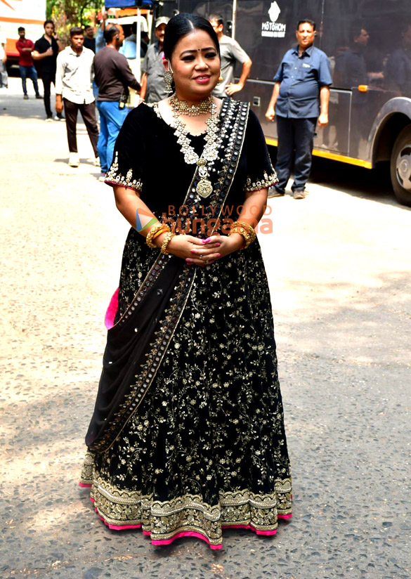 Photos: Madhuri Dixit, Suniel Shetty, Bharti Singh and others snapped on the sets of Dance Deewane 4